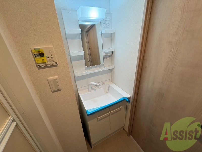 洗面設備　大きくて使いやすそうな独立洗面台になっています。