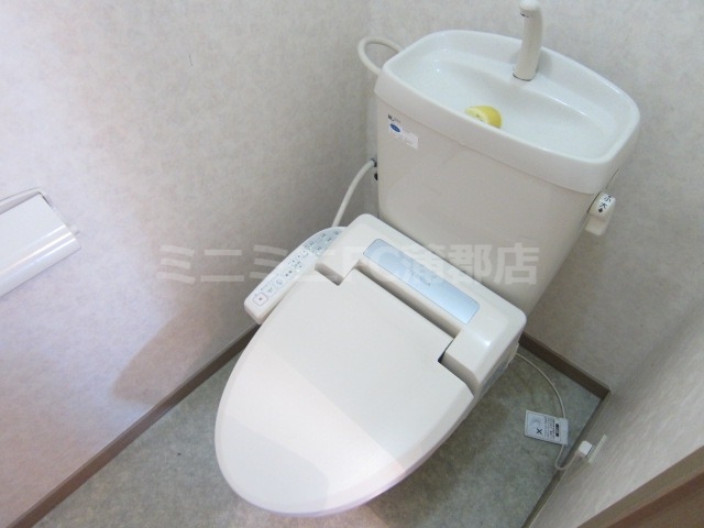 トイレ　温水洗浄便座付き