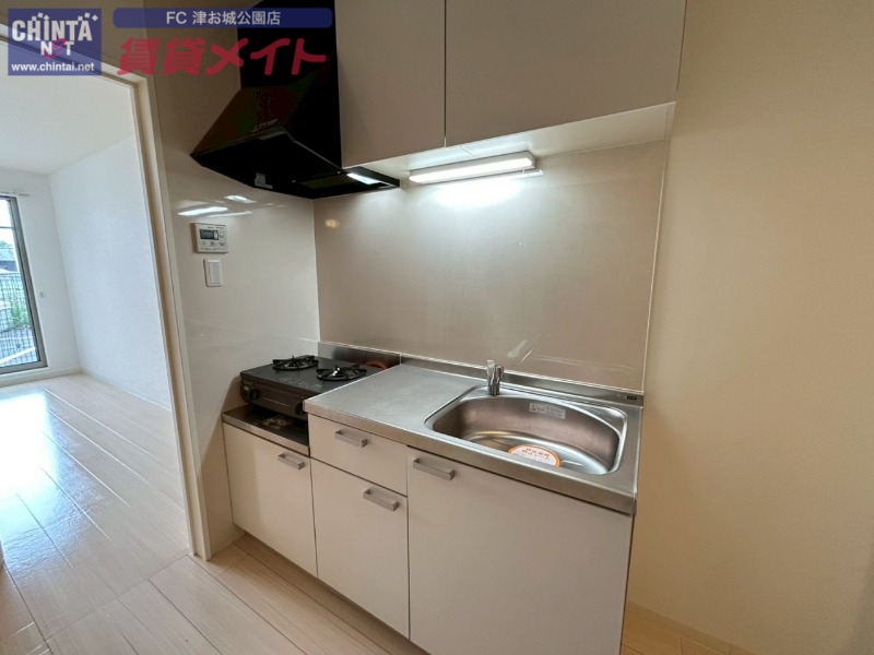 キッチン　別部屋反転写真です