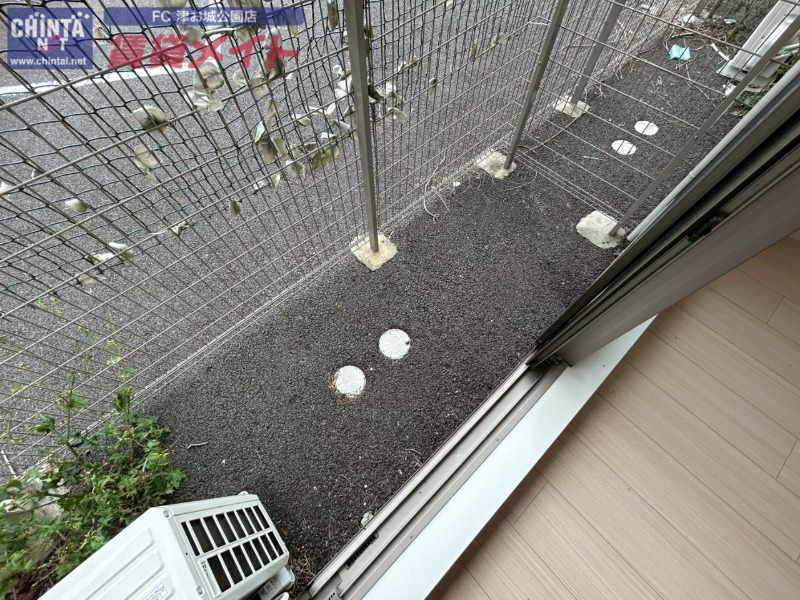 庭　別部屋反転写真です