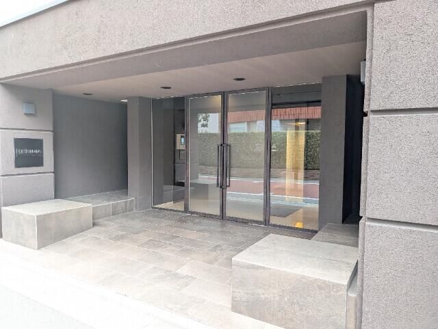 エントランス　建物の内部です