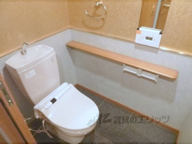 トイレ　ウォシュレット付です・