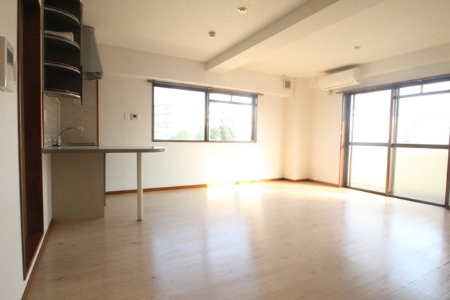 居室・リビング　別号室の写真です