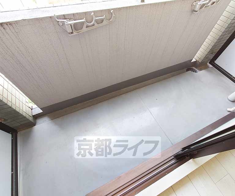 バルコニー　広めのベランダ