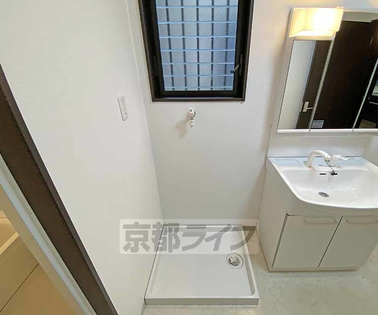 その他設備　洗濯機置き場は脱衣場にあります。