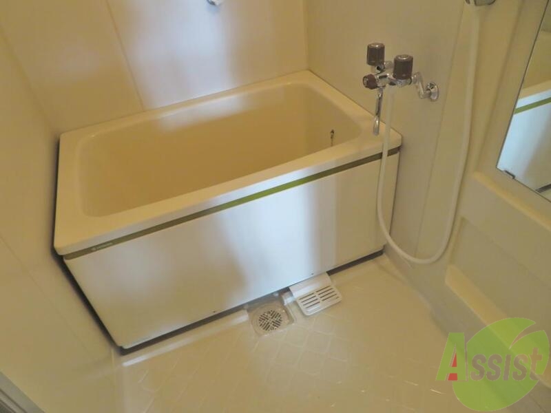 バス・シャワールーム　足を伸ばしてゆっくりとお風呂にはいれそうですね