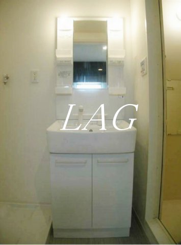 洗面設備　独立洗面台になります。