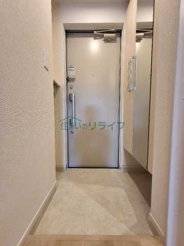 玄関　別部屋参考写真となります。
