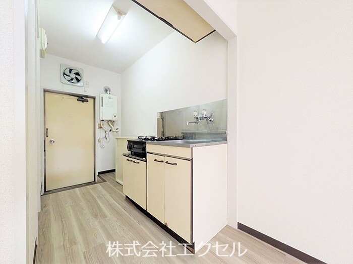 キッチン　収納付きです。