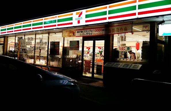 コンビニ　セブンイレブン東松山六軒町店（コンビニ）まで180m