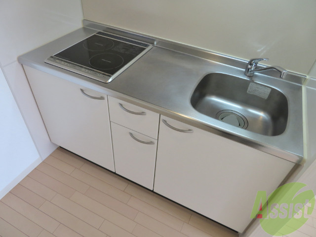 キッチン　ＩＨヒーター付きなので、新しく買わずに済みますね。