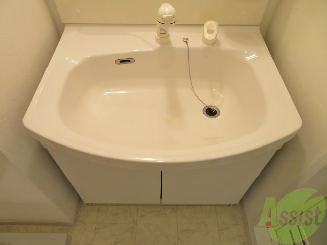 洗面設備　独立洗面台があるので、忙しい朝でも準備が快適です。