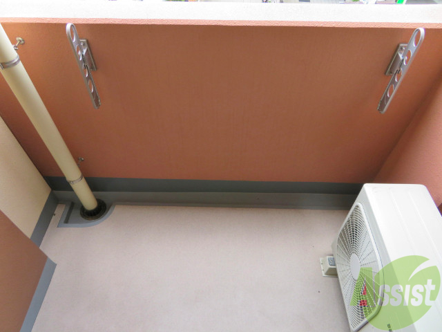 バルコニー　バルコニーは、お洗濯物が干せる広さになりなす。