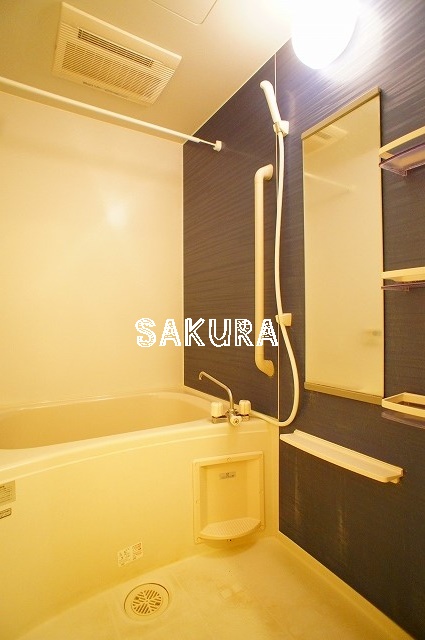 バス・シャワールーム　雨の日でも安心の浴室乾燥機付きです♪