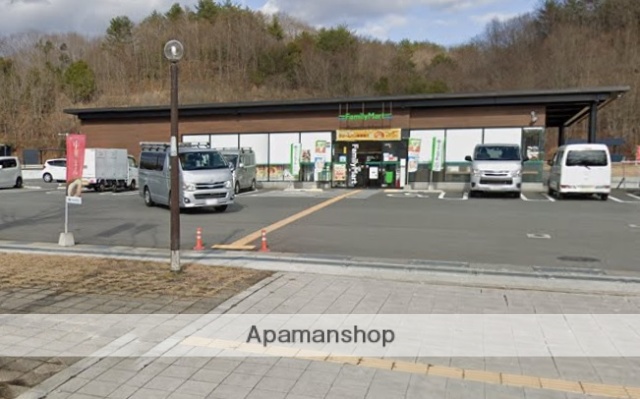 コンビニ　ファミリーマート（コンビニ）まで917m