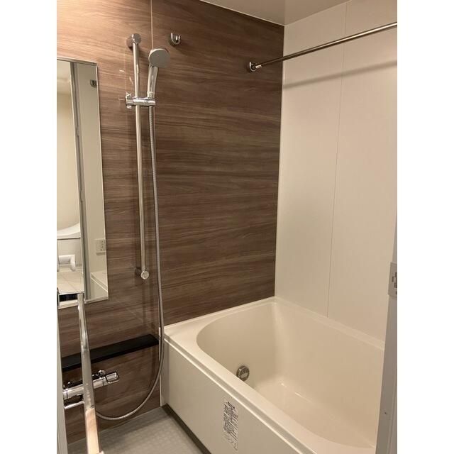 バス・シャワールーム　※別部屋の写真です