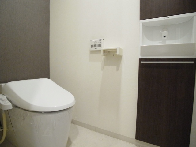 トイレ　※同型タイプ・色違いの可能性あり