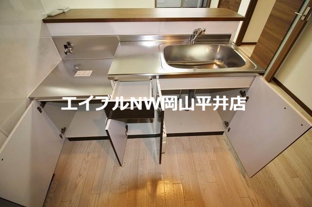 キッチン　調理器具いろいろ入ります