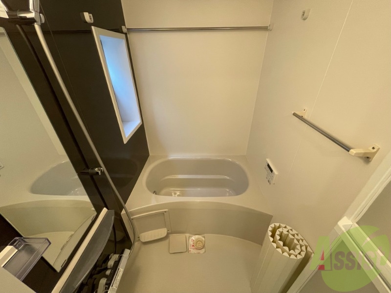 バス・シャワールーム　こちらはバスルームになります。浴室乾燥付きです。