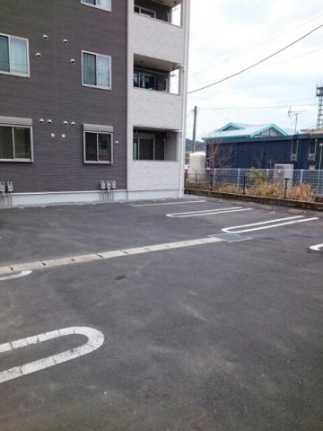 駐車場　【ピーズII】駐車スペースもあります