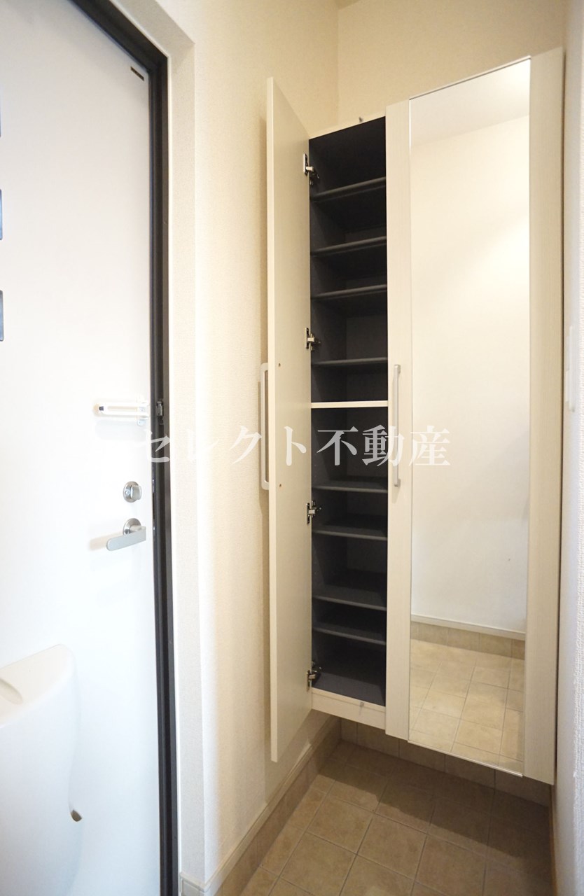 玄関　【ピーズII】毎日通る玄関はこちらです