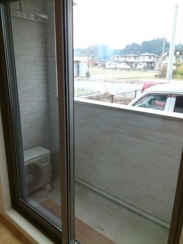 バルコニー　【ピーズII】陽当たり良好なバルコニーです