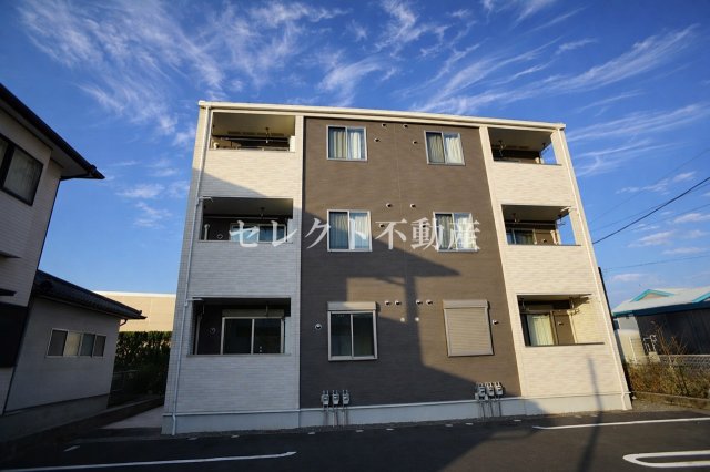 建物外観　【ピーズII】きれいな外観です