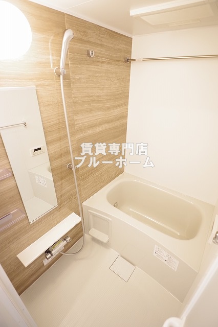 バス・シャワールーム　置いd買い・浴室乾燥機付き！