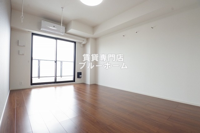 居室・リビング　8.6帖の広々とした洋室！