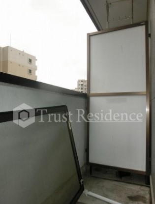 バルコニー　外からの目が気にならないバルコニーで洗濯物が干せます