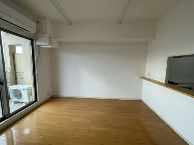 居室・リビング　イメージとして同マンション他部屋を表示しています