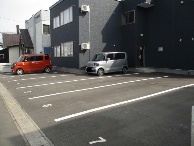 駐車場　駐車場