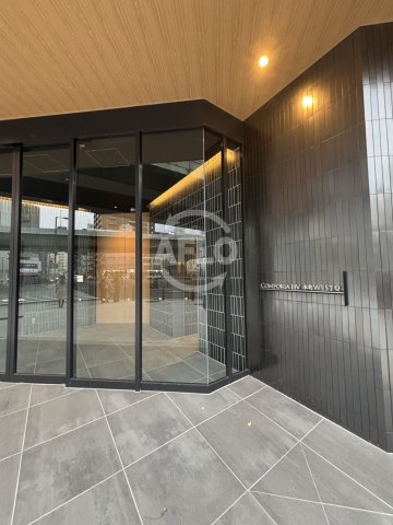 エントランス　コンフォリア・リヴ本町WEST Q　エントランス