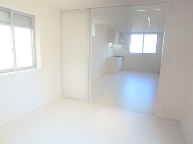 居室・リビング　★明るいフローリングの角部屋です★