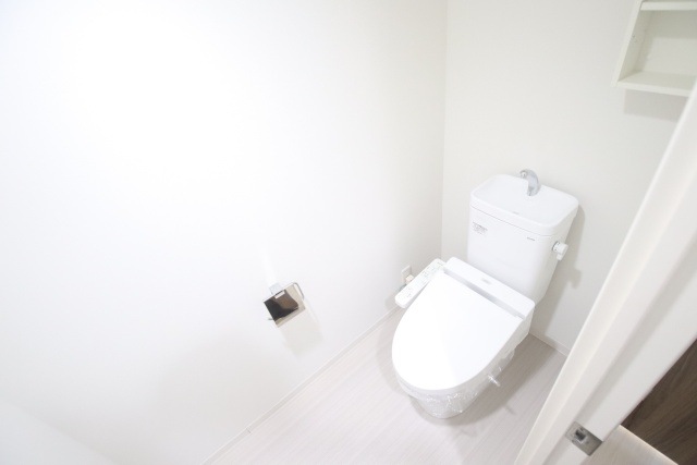 トイレ　※別室の参考写真の為、現況優先です。