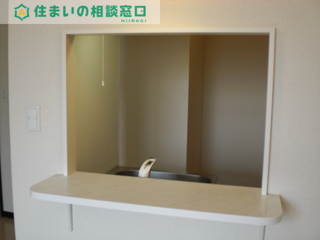 キッチン　見通しの良いカウンターキッチンタイプ。