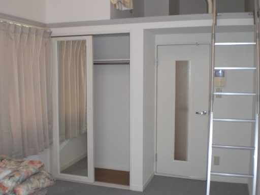 居室・リビング　1階はフローリング仕様。設備・仕様は号室により異なる為、現況