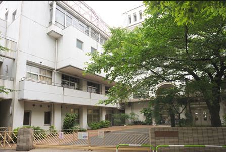 小学校　文京区立 湯島小学校（小学校）まで105m