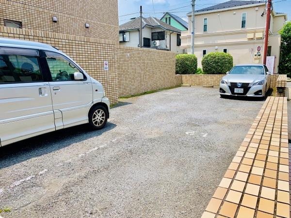 駐車場　車をお持ちの方に嬉しい駐車場付きの物件です