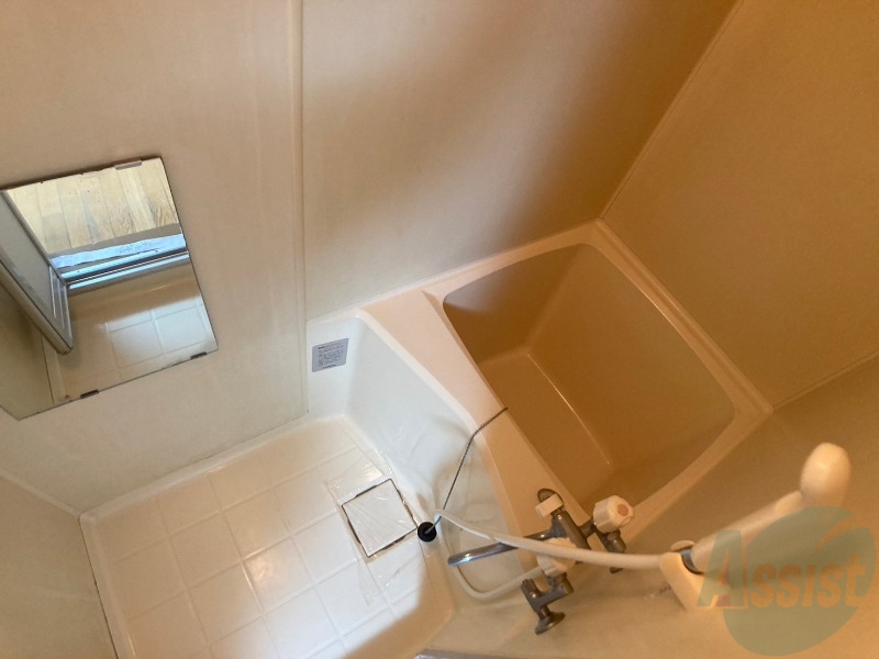 バス・シャワールーム　ユニットバスです。疲れを癒すのに欠かせませんね！