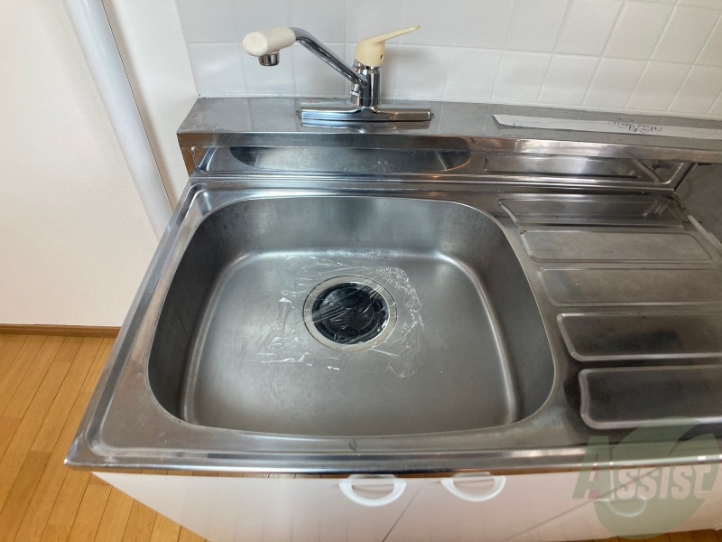 洗面設備　キッチンのシンクはピカピカで掃除意欲が湧いてきそう！