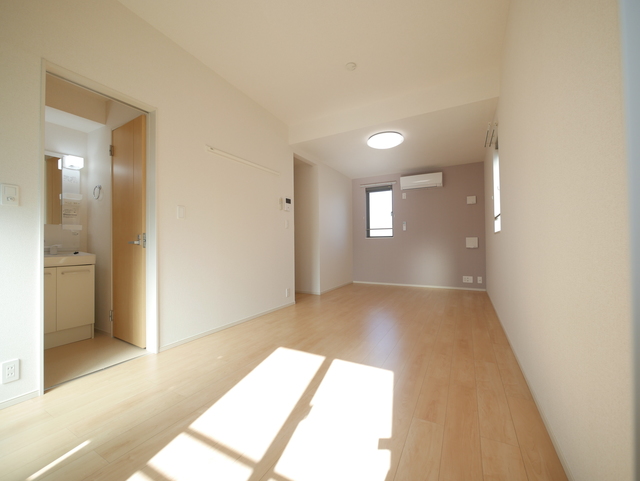 居室・リビング　★広々９．３帖の洋室です★