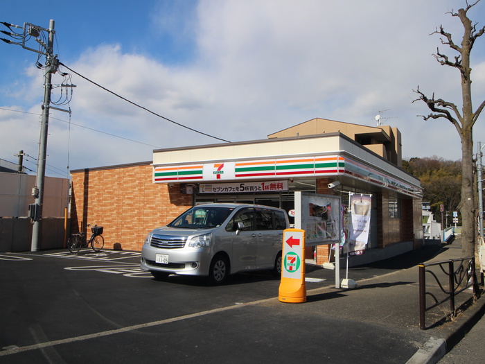 コンビニ　セブンイレブン（コンビニ）まで750m