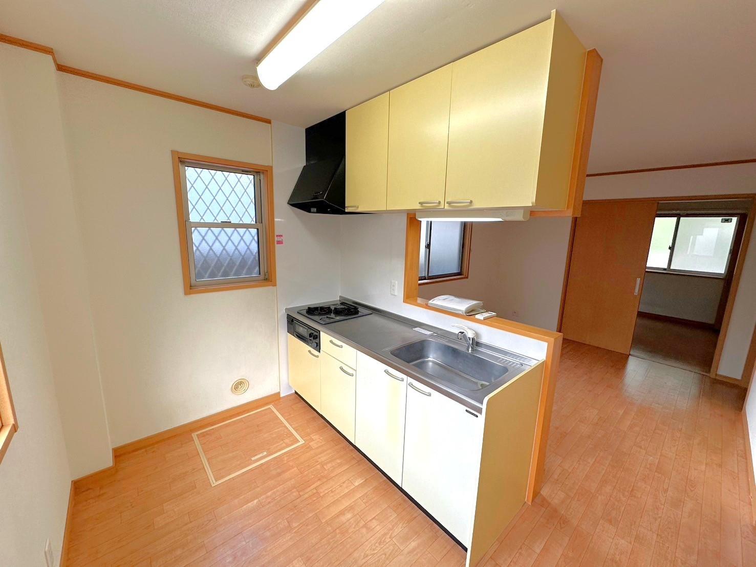 キッチン　2口コンロ＆グリル付き！対面キッチンなのでお料理も楽しめます