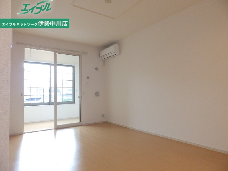 居室・リビング　同型参考写真です。