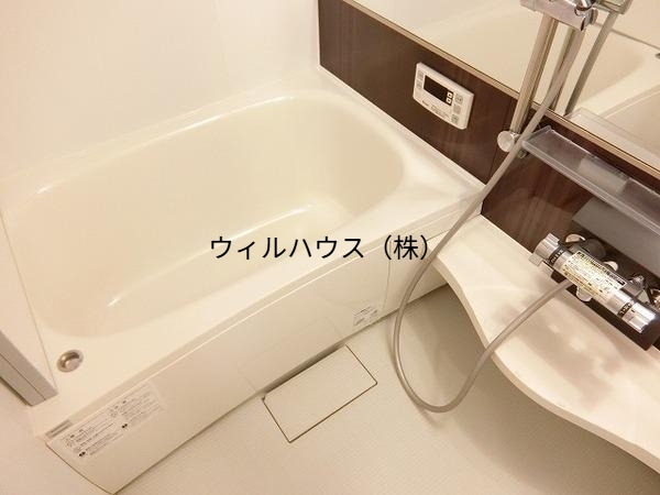 バス・シャワールーム　浴室乾燥機、追い焚き機能付きバス！