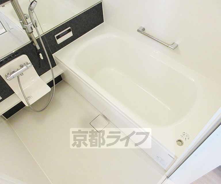 バス・シャワールーム　足が延ばせる浴槽です！