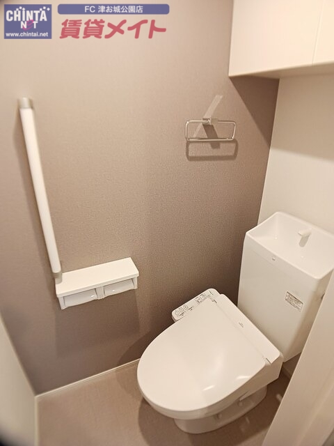 トイレ　同型参考写真です。