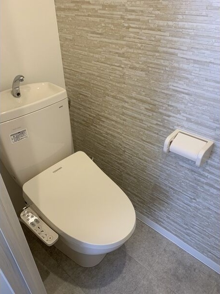 トイレ　嬉しいウォシュレット付きのトイレ！便座温かいですよ♪