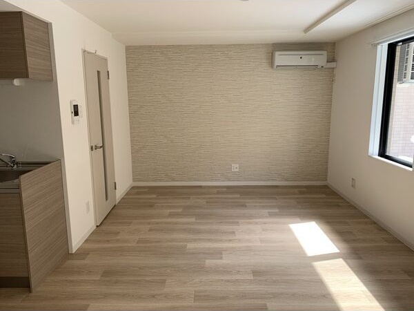 居室・リビング　明るい居間で気持ちまで明るくなりますね！